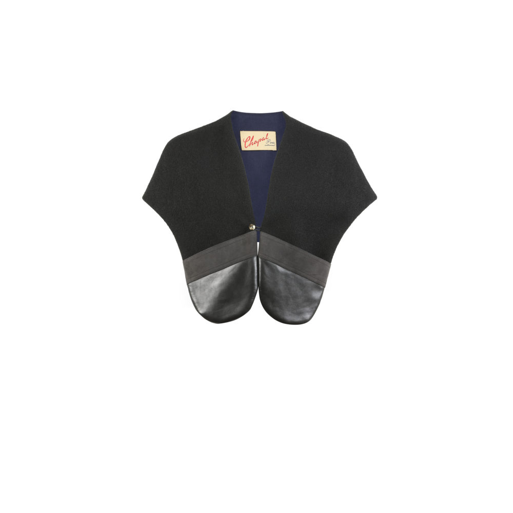 Cape - Merino wool and glossy leather - Black color