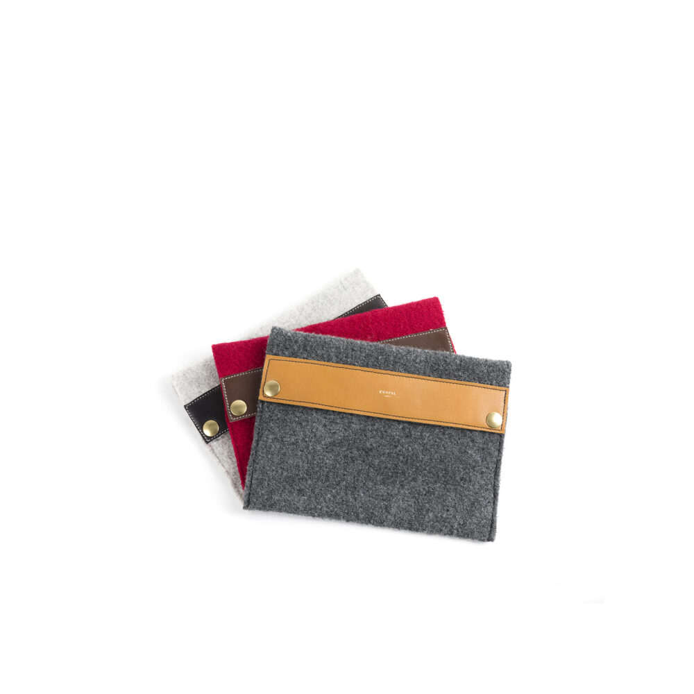 Wool Clutch - Small Version - Merino wool and glossy leather - Grey and red colors
