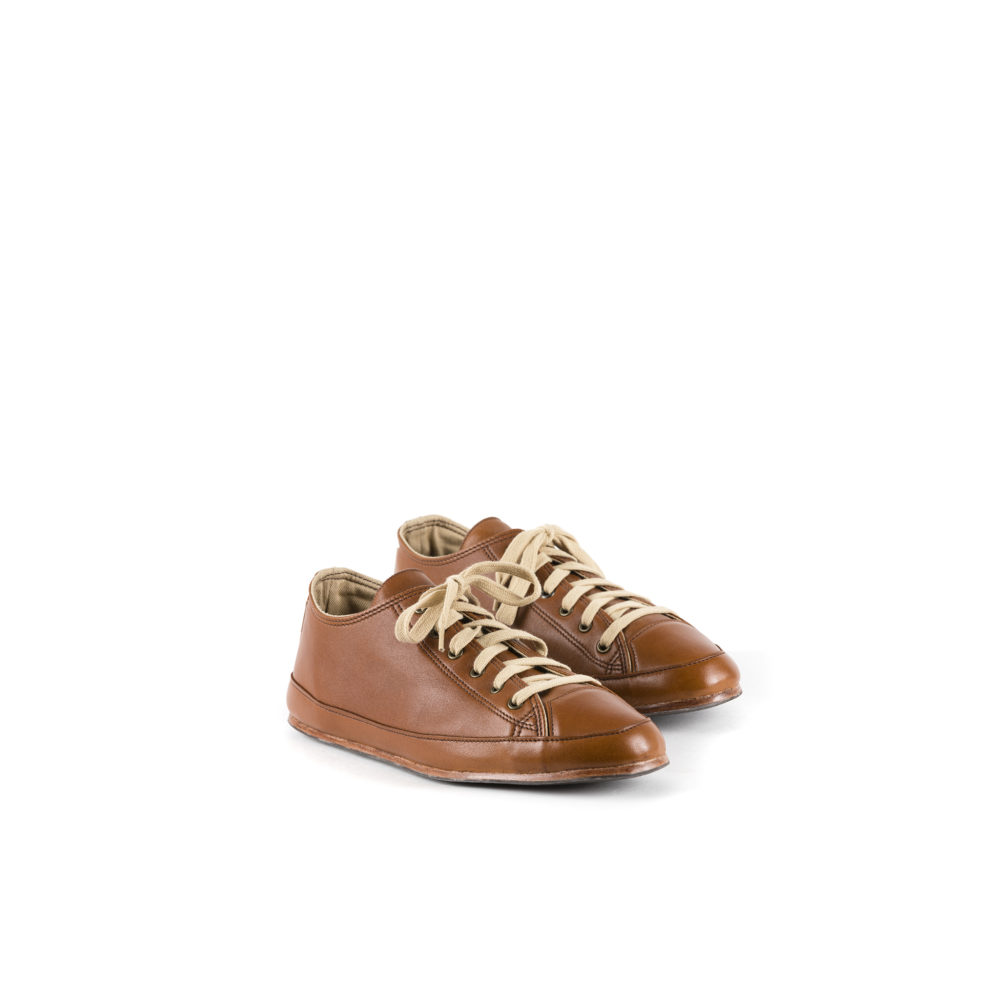 Low Sneakers - Glossy leather - Tan color