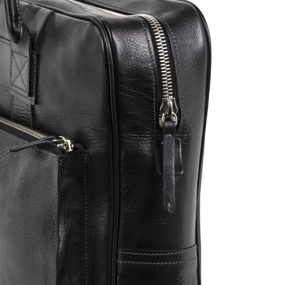 Captain Briefcase - Glossy leather - Black color